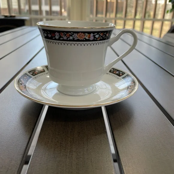 VINTAGE SILVERIE CHINA COFFEE TEA CUP AND SAUCER SET!! - Picture 1 of 8